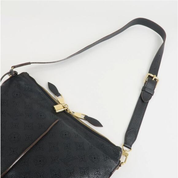 💎✨STUNNING✨💎AUTHENTIC Louis Vuitton Monogram Mahina Selene PM Shoulder Bag - Picture 7 of 15